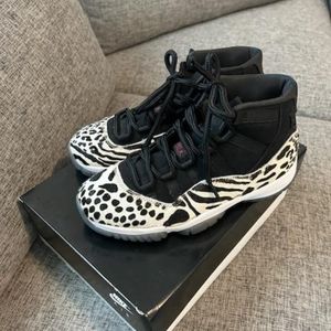 Preloved WMNS Air Jordan 11 Retro, Size 8,  Multi-color